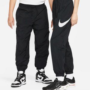 Nike Sportswear Essential Women's Mid-Rise Pants in Black